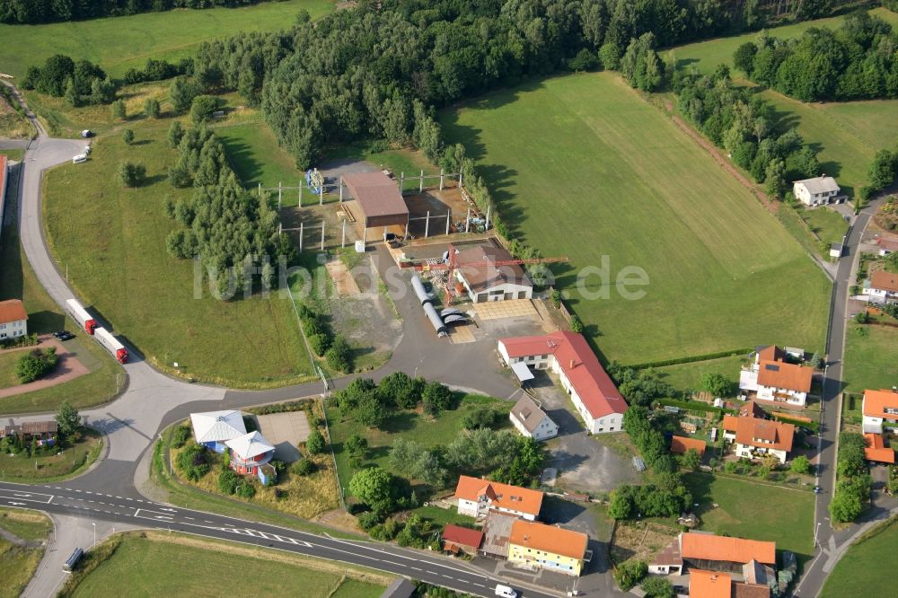 Schildeck aus der Vogelperspektive: Werksgelände der Tank- u. Stahlbau Abersfelder GmbH & Co. KG in Schildeck im Bundesland Bayern, Deutschland