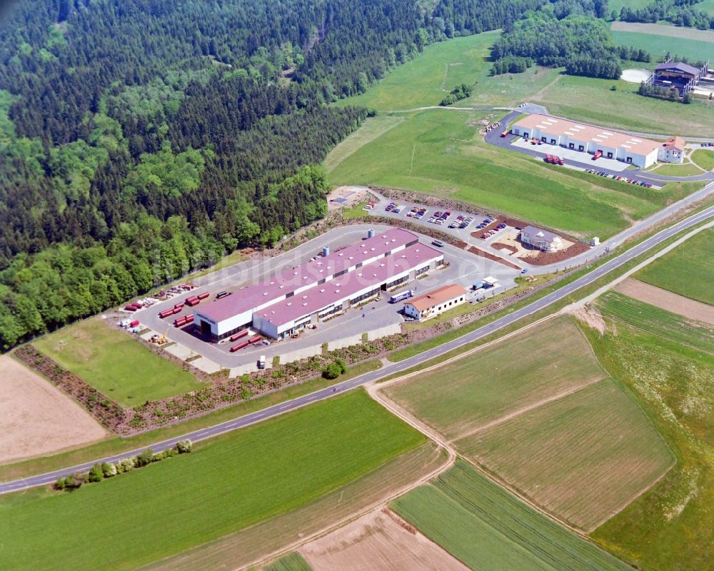 Schondra aus der Vogelperspektive: Werksgelände der Tank- u. Stahlbau Abersfelder GmbH & Co. KG in Schildeck im Bundesland Bayern, Deutschland