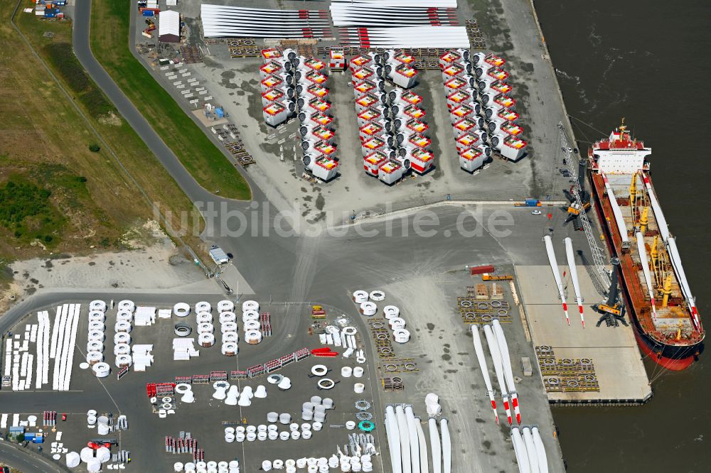 Cuxhaven aus der Vogelperspektive: Werksgelände der Titan Wind Energy (Germany) GmbH in Cuxhaven im Bundesland Niedersachsen, Deutschland