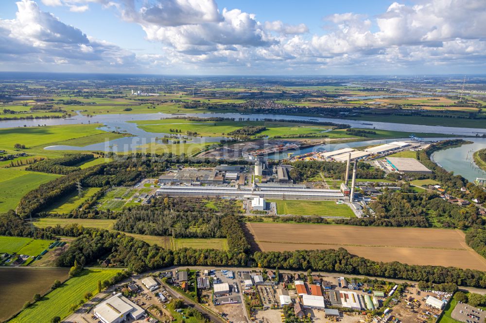 Voerde (Niederrhein) aus der Vogelperspektive: Werksgelände der TRIMET Aluminium SE in Voerde (Niederrhein) im Bundesland Nordrhein-Westfalen, Deutschland