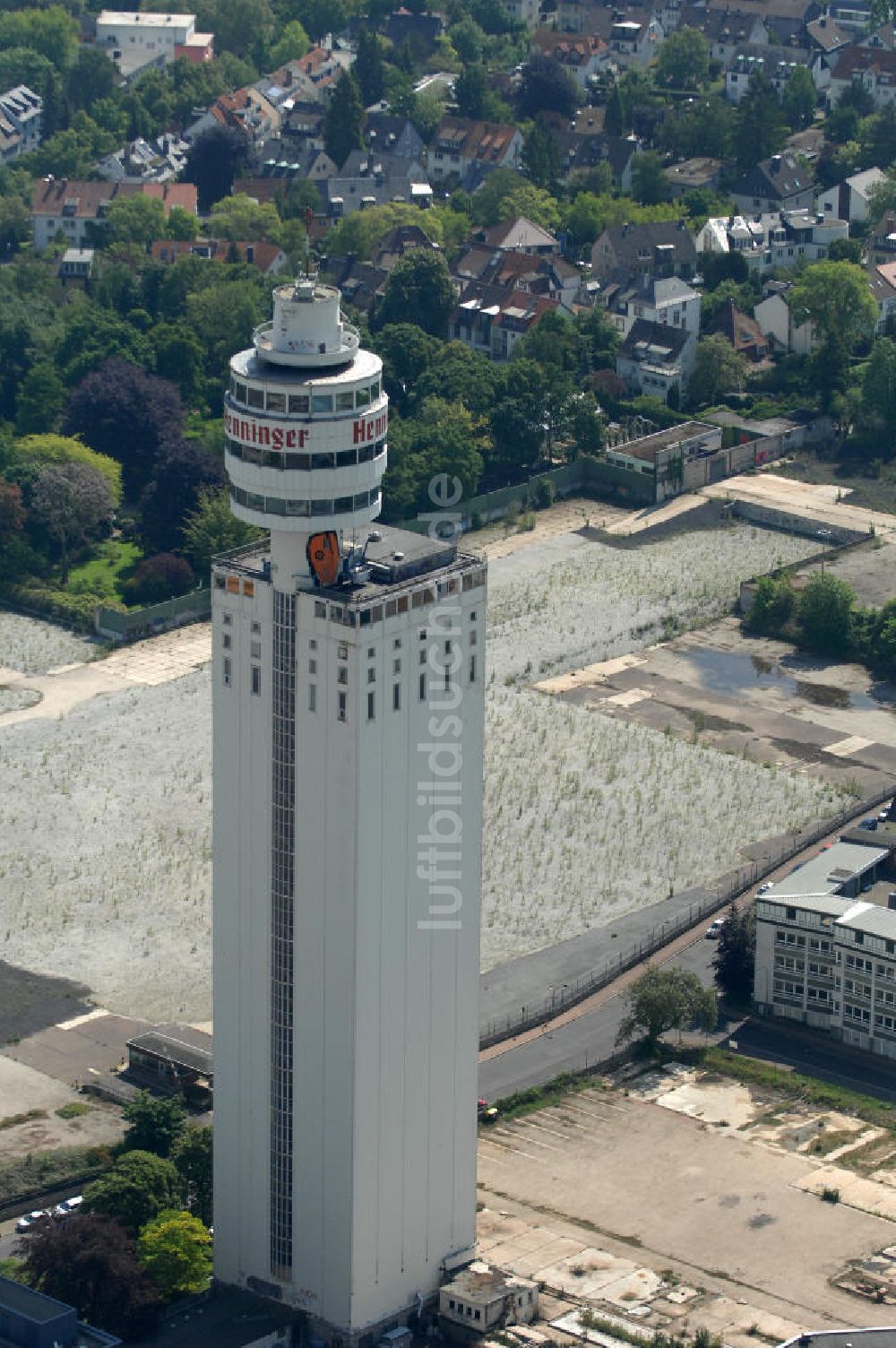 Luftbild Frankfurt am Main - Werksgelände und Turm der Henninger Brauerei Frankfurt