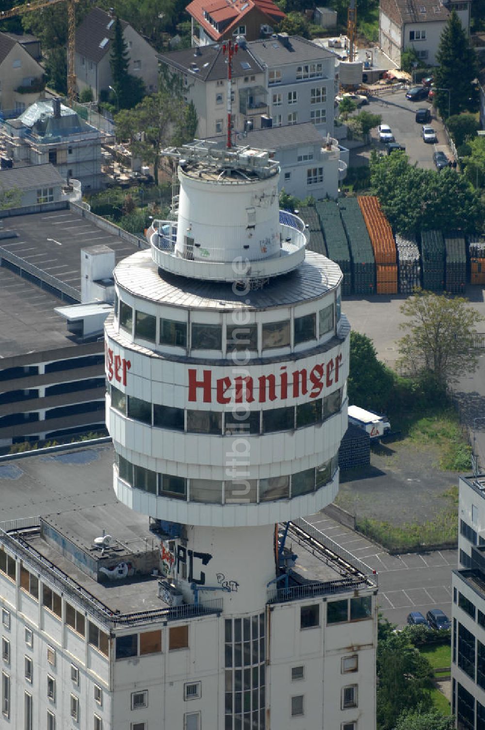 Luftaufnahme Frankfurt am Main - Werksgelände und Turm der Henninger Brauerei Frankfurt