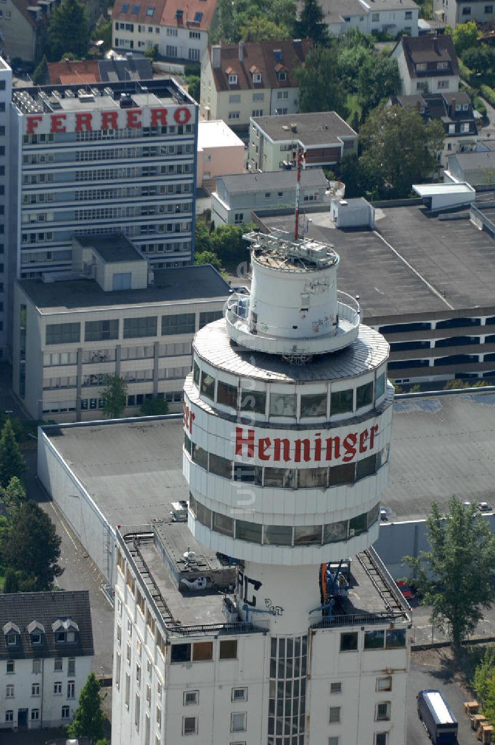 Luftbild Frankfurt am Main - Werksgelände und Turm der Henninger Brauerei Frankfurt