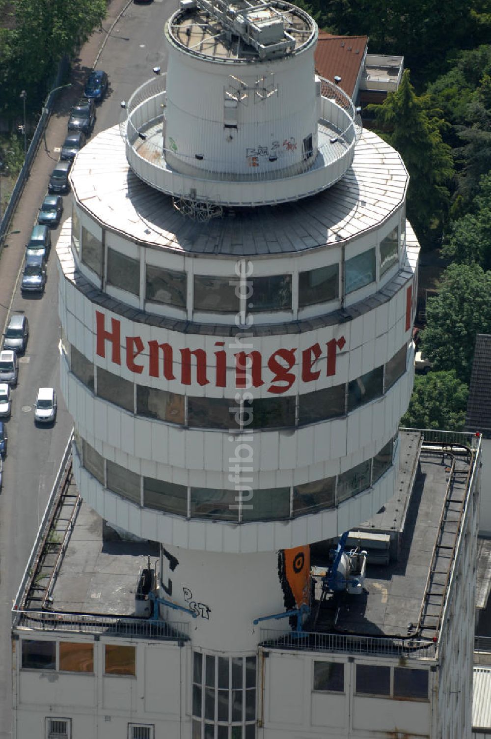 Frankfurt am Main aus der Vogelperspektive: Werksgelände und Turm der Henninger Brauerei Frankfurt