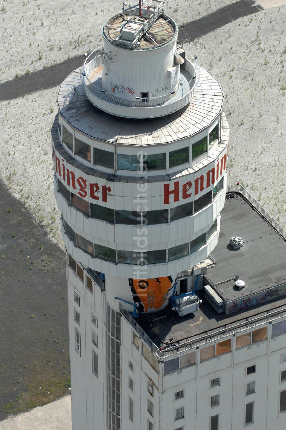 Luftbild Frankfurt am Main - Werksgelände und Turm der Henninger Brauerei Frankfurt