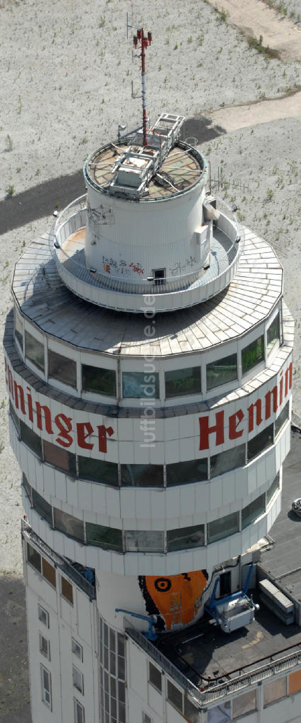 Luftaufnahme Frankfurt am Main - Werksgelände und Turm der Henninger Brauerei Frankfurt