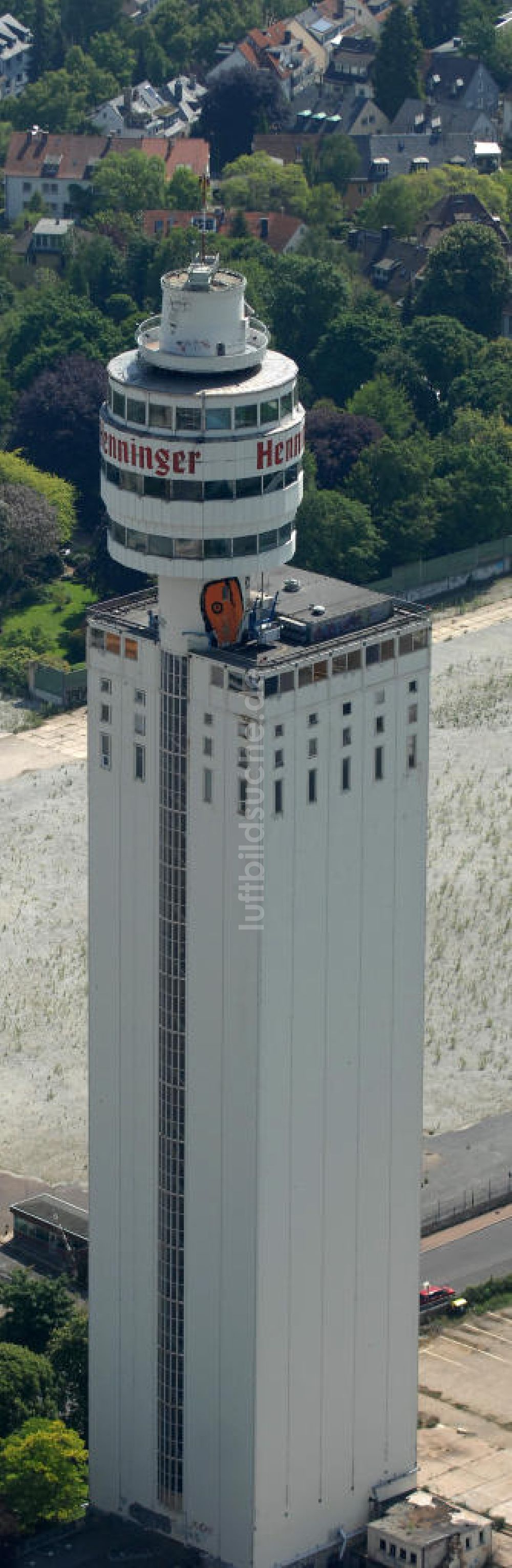 Frankfurt am Main aus der Vogelperspektive: Werksgelände und Turm der Henninger Brauerei Frankfurt