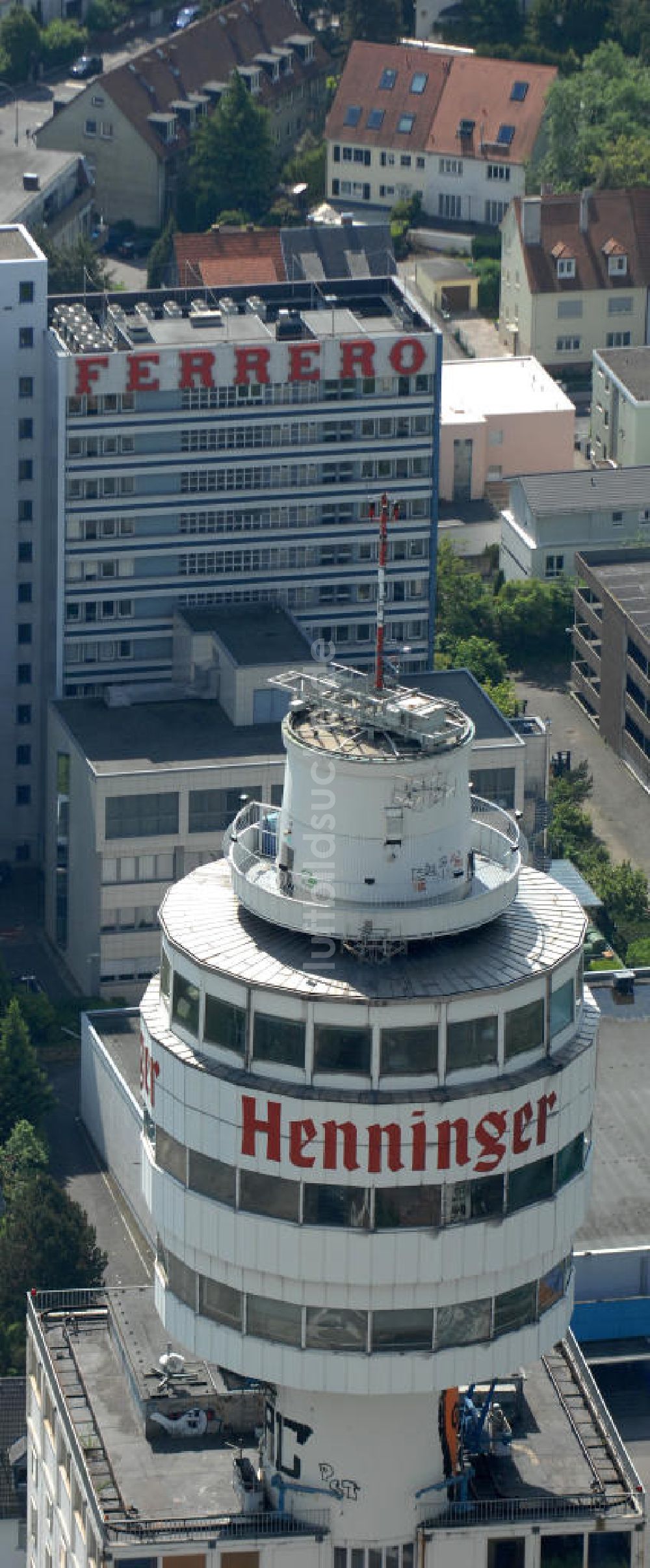 Luftaufnahme Frankfurt am Main - Werksgelände und Turm der Henninger Brauerei Frankfurt