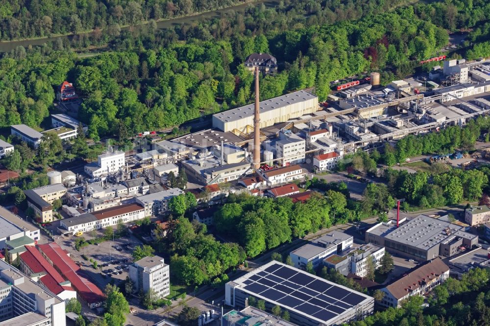 Pullach im Isartal aus der Vogelperspektive: Werksgelände von United Initiators im Ortsteil Höllriegelskreuth in Pullach im Isartal im Bundesland Bayern