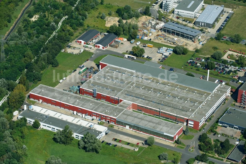 Berlin aus der Vogelperspektive: Werksgelände der Walter Automobiltechnik GmbH im Ortsteil Marzahn-Hellersdorf in Berlin, Deutschland