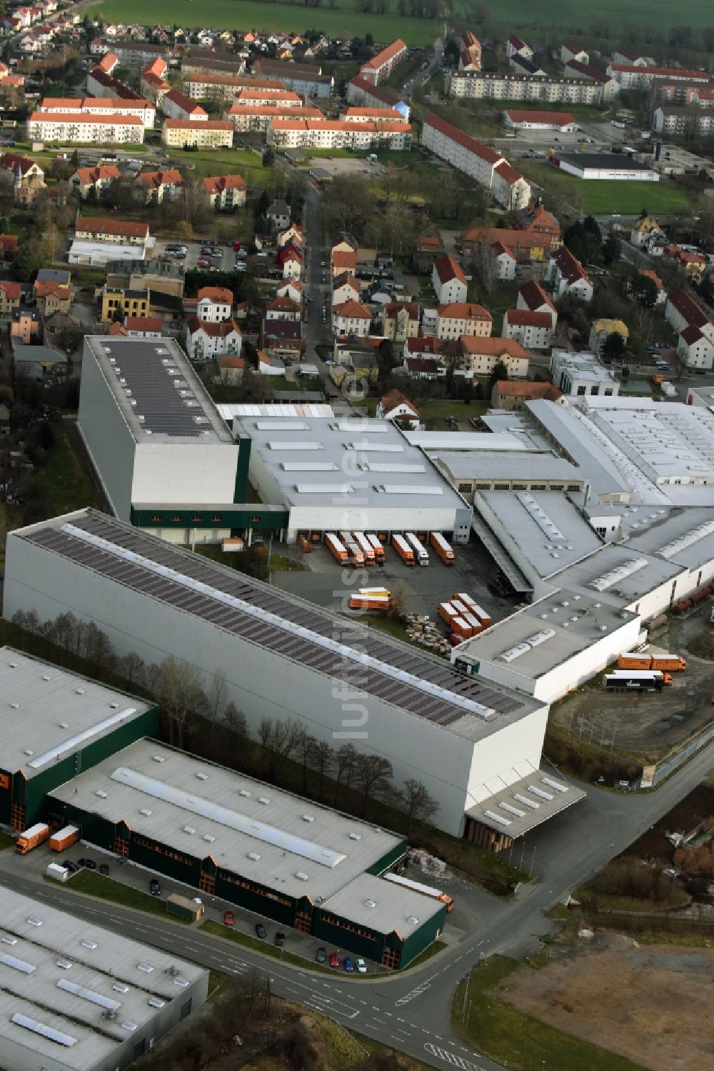 Lucka aus der Vogelperspektive: Werksgelände der Wellpappenwerk Immobilien Lucka GmbH an der Bahnhofstraße in Lucka im Bundesland Thüringen