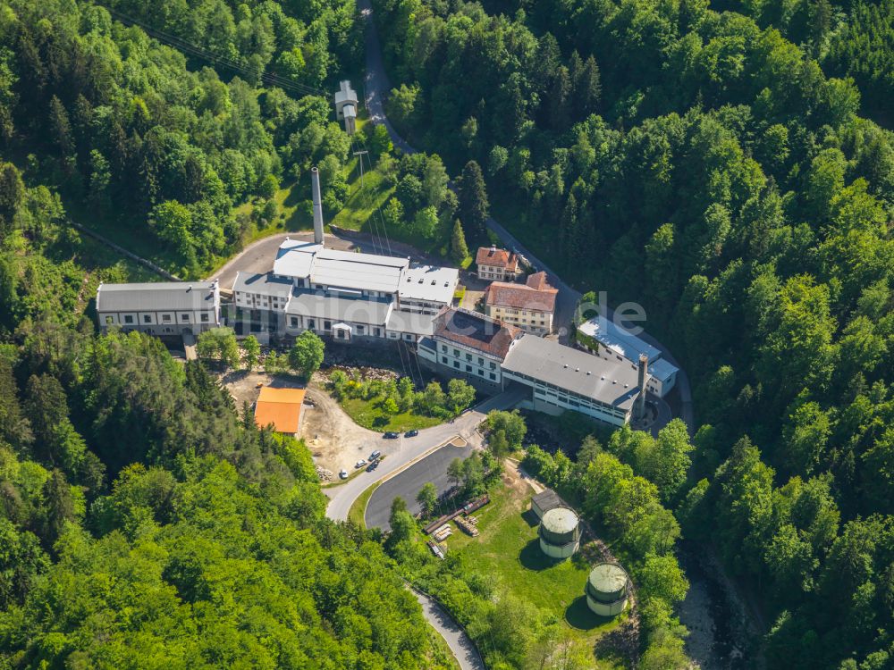 Aigenstadl aus der Vogelperspektive: Werksgelände Wiedes Carbidwerk in Aigenstadl im Bundesland Bayern, Deutschland