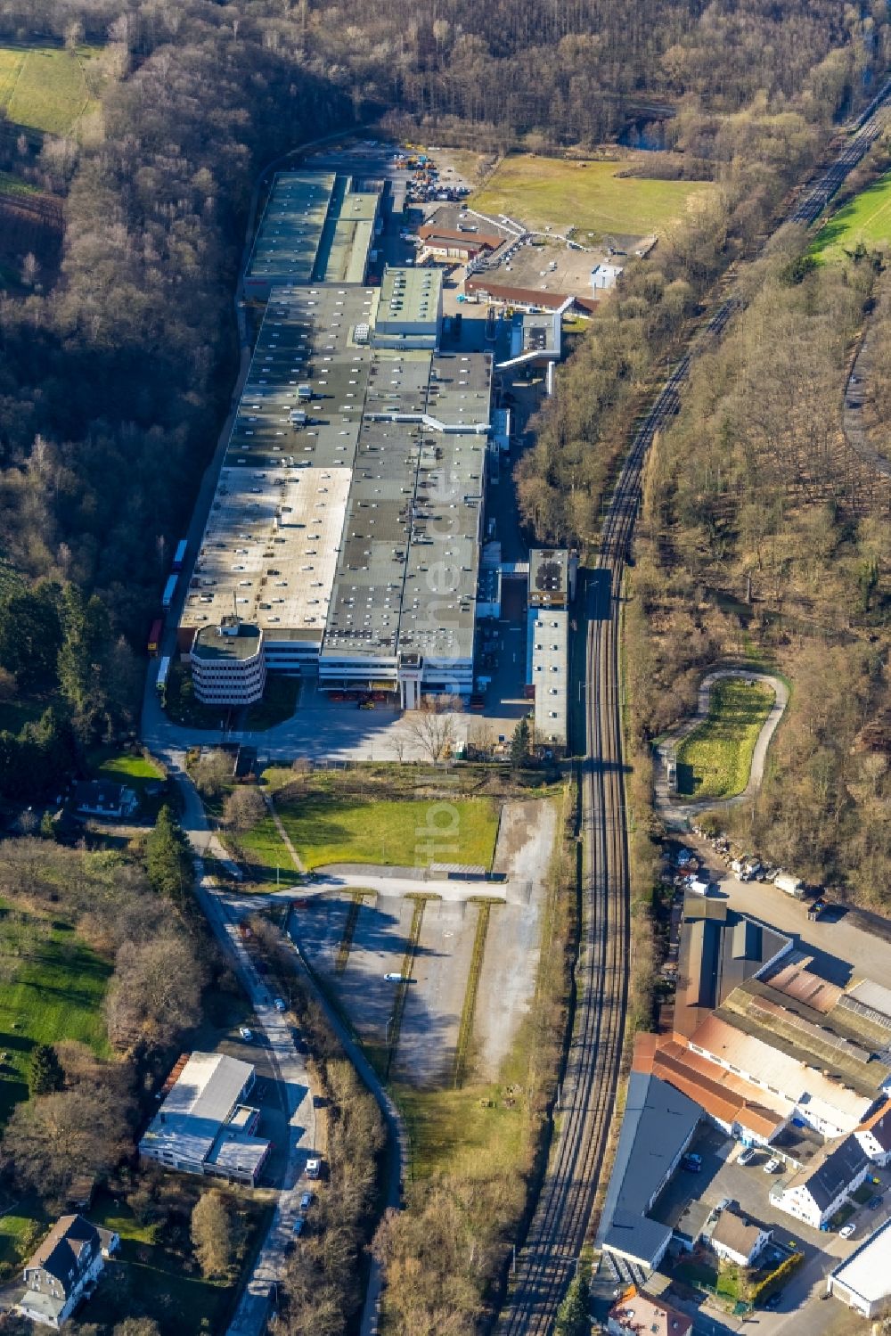 Velbert aus der Vogelperspektive: Werksgelände der Wieland-Werke AG am Ziegeleiweg im Ortsteil Langenberg in Velbert im Bundesland Nordrhein-Westfalen, Deutschland