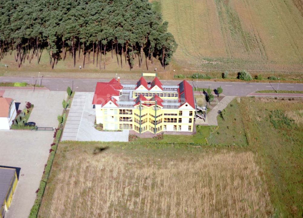 Luftaufnahme Freiwalde / BRB - Werksgelände der WILLCO-Haus GmbH & Co - KG Am Stieg 19 in 15910 Freiwalde an der Autobahnabfahrt. Tel.: 035474-200-0