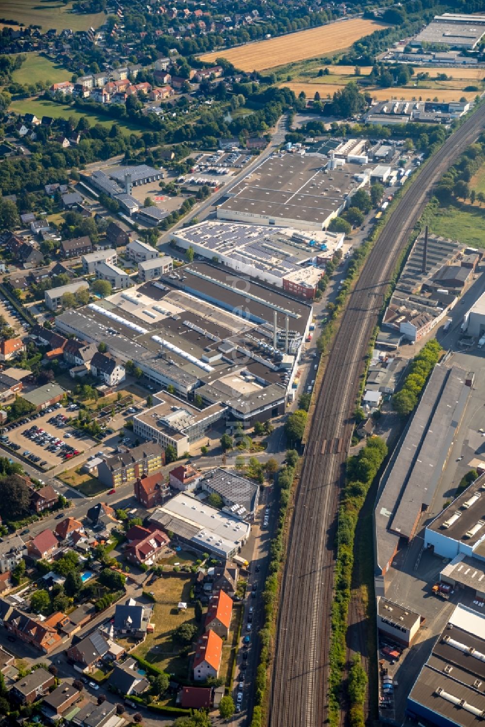 Luftaufnahme Ahlen - Werksgelände der Winkelmann Group GmbH + Co. KG in Ahlen im Bundesland Nordrhein-Westfalen, Deutschland