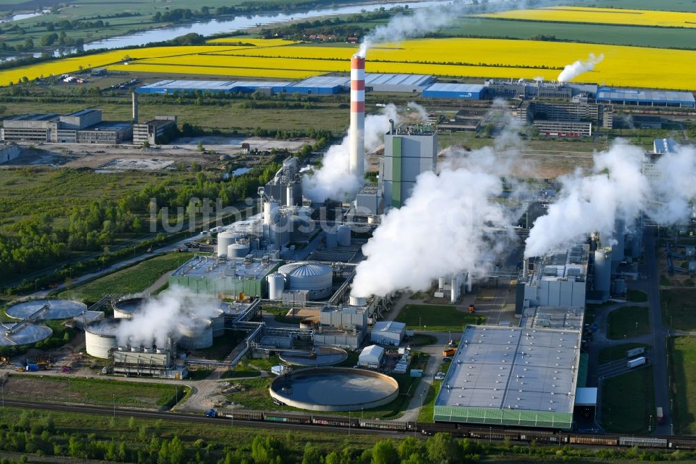 Luftaufnahme Arneburg - Werksgelände der Zellstoff Stendal GmbH im Industriegebiet Industrie- und Gewerbepark Altmark in Arneburg im Bundesland Sachsen-Anhalt, Deutschland