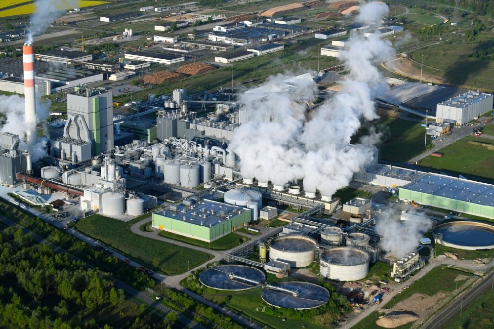 Arneburg von oben - Werksgelände der Zellstoff Stendal GmbH im Industriegebiet Industrie- und Gewerbepark Altmark in Arneburg im Bundesland Sachsen-Anhalt, Deutschland