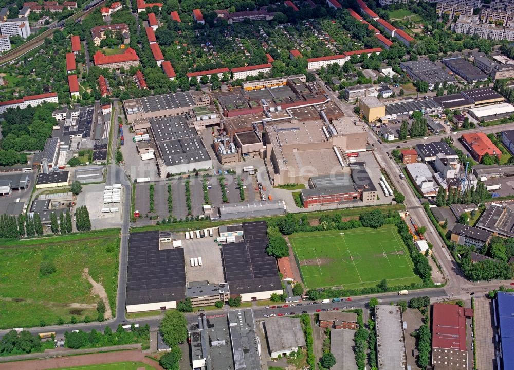 Luftbild Berlin - Werksgelände der Zigarettenfabrik Philip Morris Manufacturing GmbH an der Neuköllnische Allee im Ortsteil Neukölln in Berlin, Deutschland