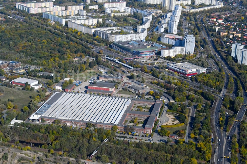 Luftbild Berlin - Werksgelände der Zweigniederlassung der Knorr-Bremse Systeme für Schienenfahrzeuge GmbH im Ortsteil Marzahn in Berlin, Deutschland