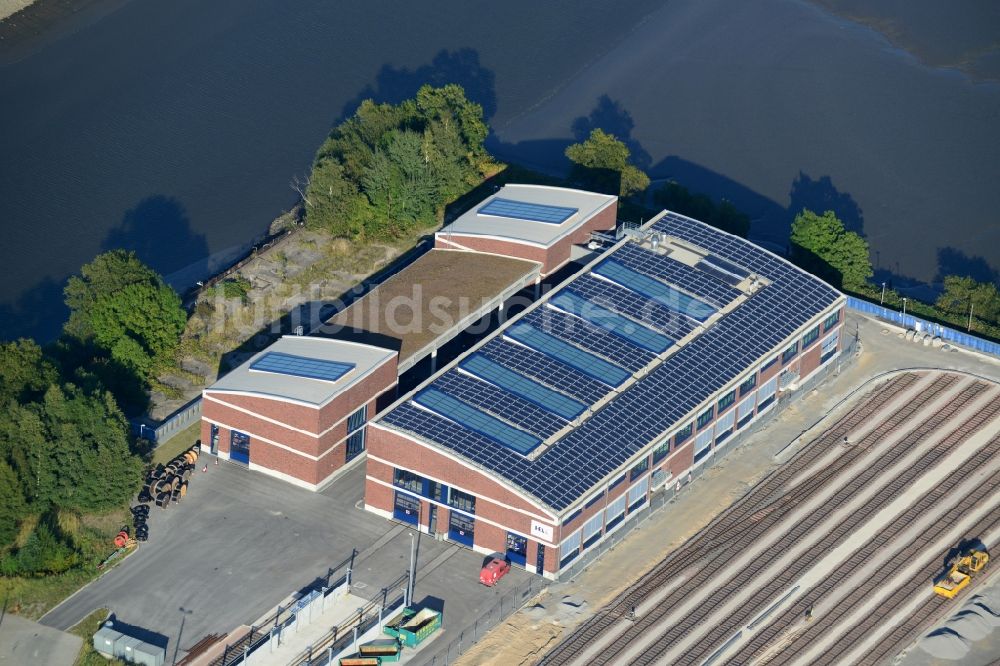 Hamburg aus der Vogelperspektive: Werkstatthalle Technischer Betrieb der Hafenbahn auf der Spreehafeninsel in Hamburg-Mitte / Kleiner Grasbrook