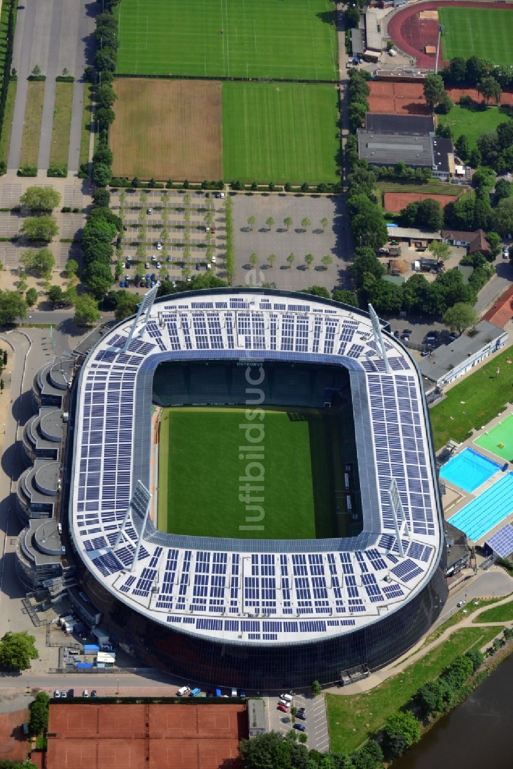 Luftaufnahme Bremen - Weserstadion in Bremen - das Stadion des Fußball-Bundesligisten Werder Bremen