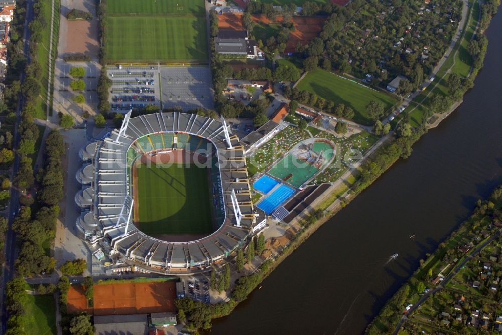 Luftaufnahme Bremen - Weserstadion in Bremen - das Stadion des Fußball-Bundesligisten Werder Bremen