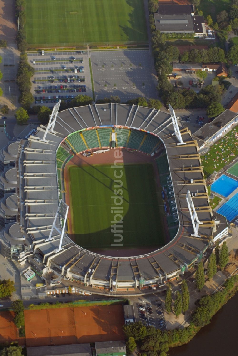 Luftaufnahme Bremen - Weserstadion in Bremen - das Stadion des Fußball-Bundesligisten Werder Bremen