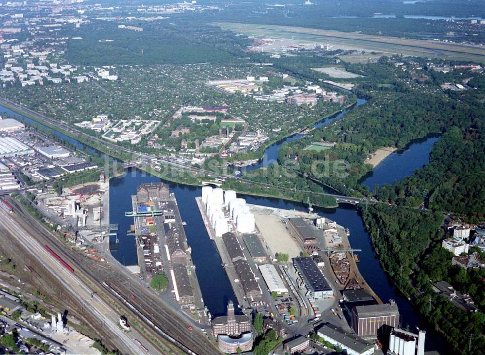 Berlin aus der Vogelperspektive: Westhafen der BEHALA in Berlin