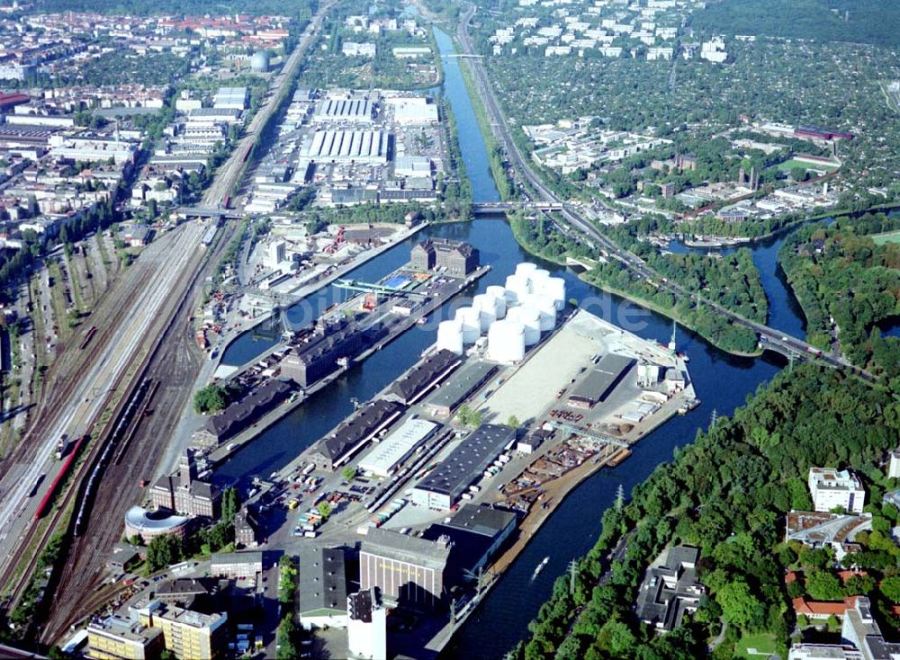 Berlin aus der Vogelperspektive: Westhafen der BEHALA in Berlin