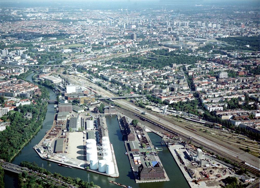 Berlin aus der Vogelperspektive: Westhafen der BEHALA in Berlin