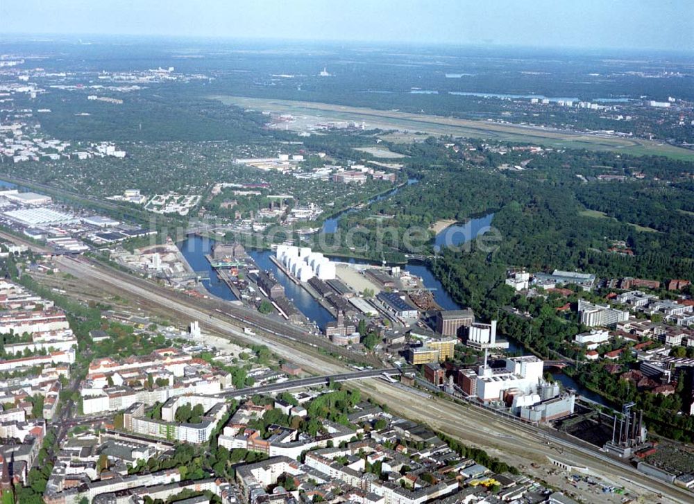 Berlin aus der Vogelperspektive: Westhafen der BEHALA in Berlin