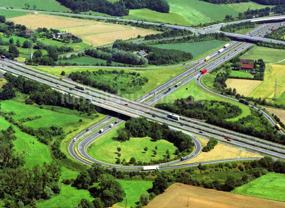 Kamp-Lintfort aus der Vogelperspektive: Westliches Ende der BAB Bundesautobahn A 42 und Einmündung in die A 57