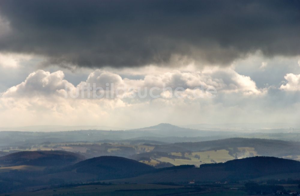 Heidenau von oben - Wetterlage am Horizont in Heidenau im Bundesland Sachsen