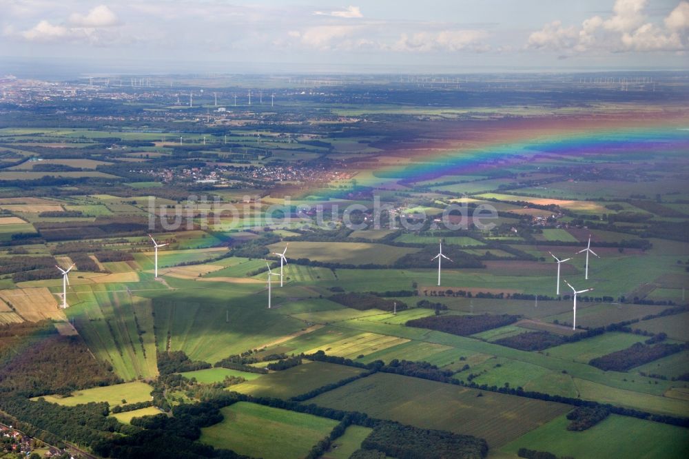 Genthin aus der Vogelperspektive: Wetterlage mit Regenbogen- Bildung in Genthin im Bundesland Sachsen-Anhalt, Deutschland