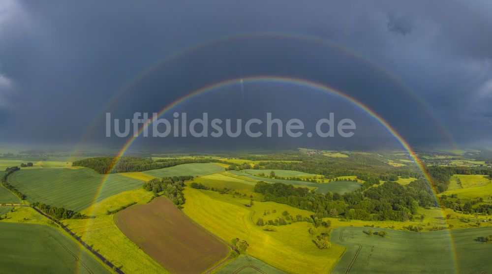 Luftaufnahme Reitzendorf - Wetterlage mit Regenbogen- Bildung in Reitzendorf im Bundesland Sachsen, Deutschland