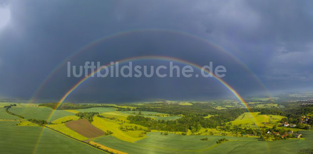 Reitzendorf von oben - Wetterlage mit Regenbogen- Bildung in Reitzendorf im Bundesland Sachsen, Deutschland