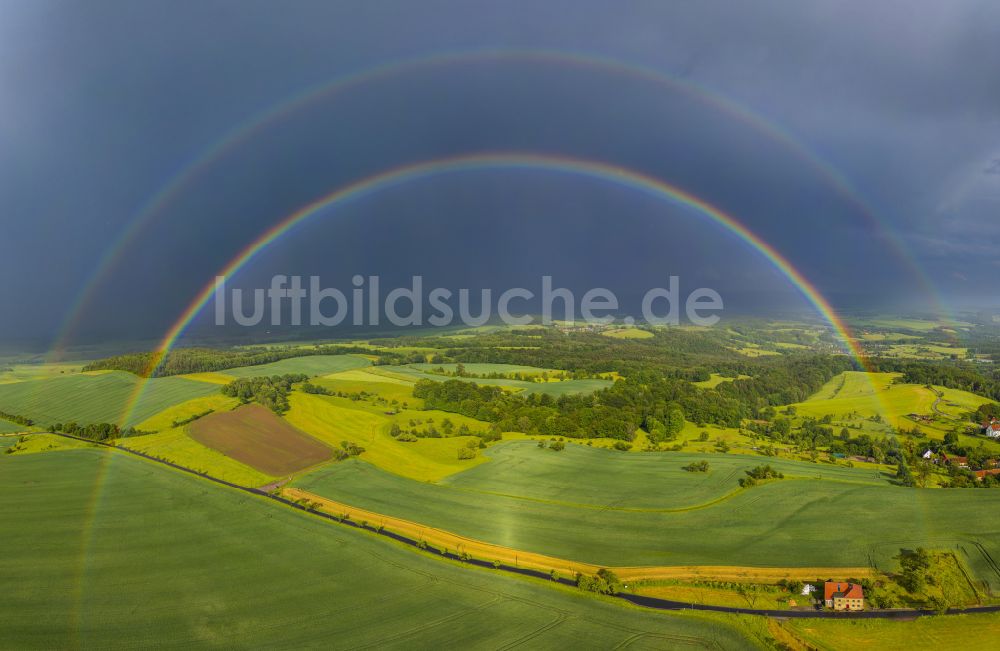 Luftaufnahme Reitzendorf - Wetterlage mit Regenbogen- Bildung in Reitzendorf im Bundesland Sachsen, Deutschland