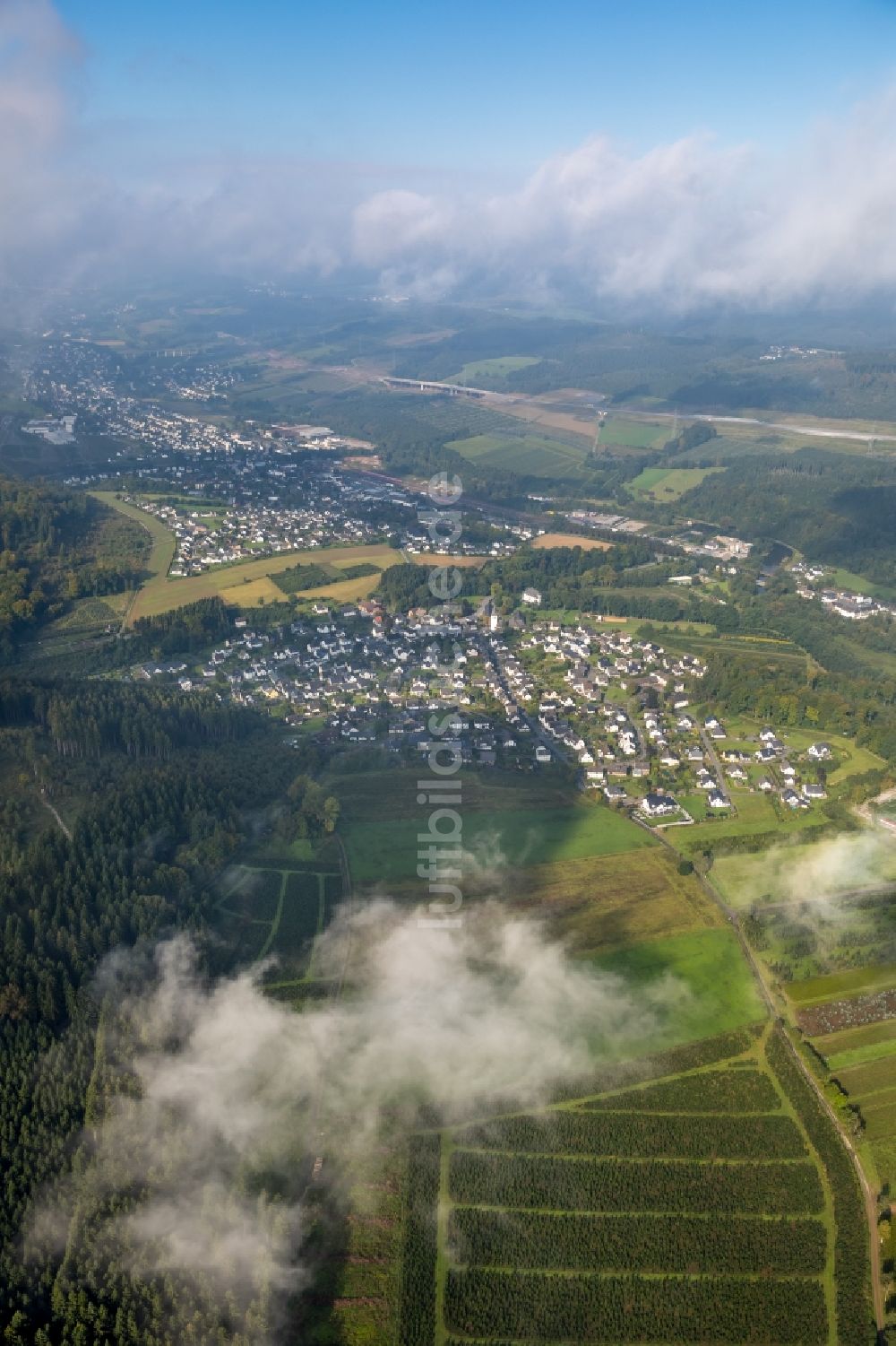 Bestwig aus der Vogelperspektive: Wetterlage mit Wolkenbildung in Bestwig im Bundesland Nordrhein-Westfalen, Deutschland