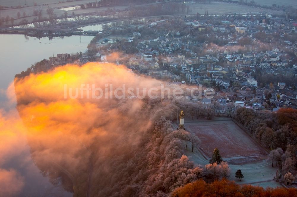 Wetter (Ruhr) von oben - Wetterlage mit Wolkenbildung und Lichtreflektionen bei Sonnenaufgang über der Seenlandschaft des Harkortsee im Ortsteil Westende in Wetter (Ruhr) im Bundesland Nordrhein-Westfalen