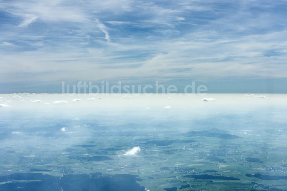 Roth aus der Vogelperspektive: Wetterlage mit Wolkenbildung in Roth im Bundesland Bayern, Deutschland