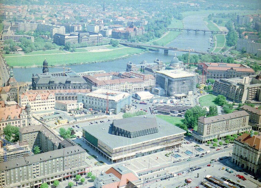 Luftbild Dresden / Sachs. - Wiederaufbau der Dresdner Frauenkirche in der Altstadt von Dresden.