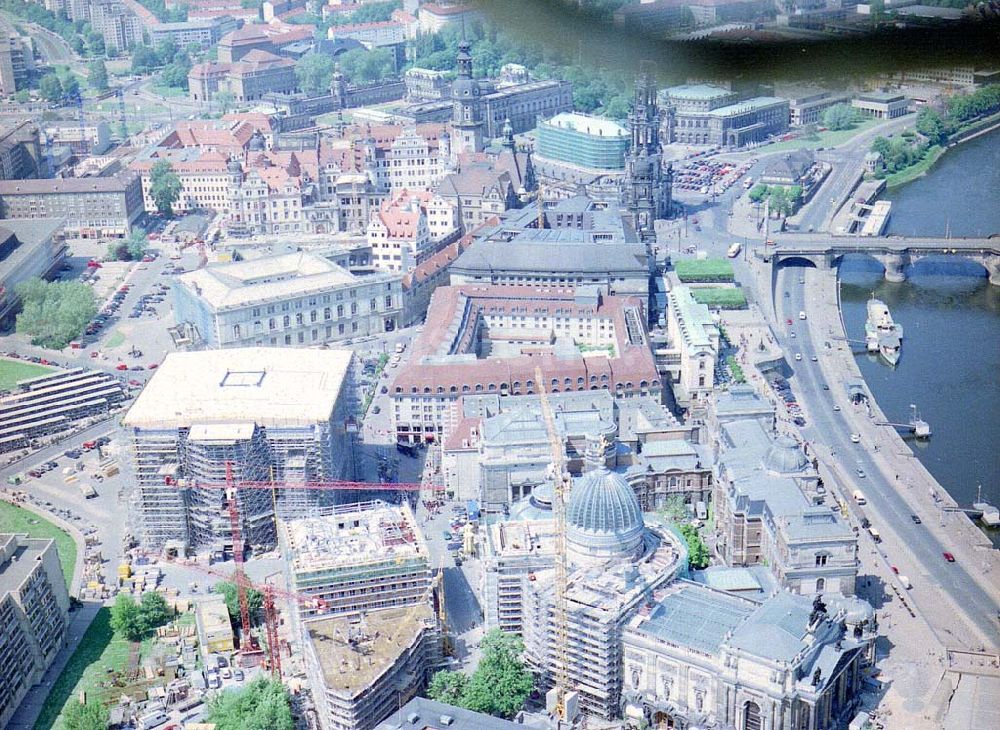 Luftbild Dresden / Sachs. - Wiederaufbau der Dresdner Frauenkirche in der Altstadt von Dresden.