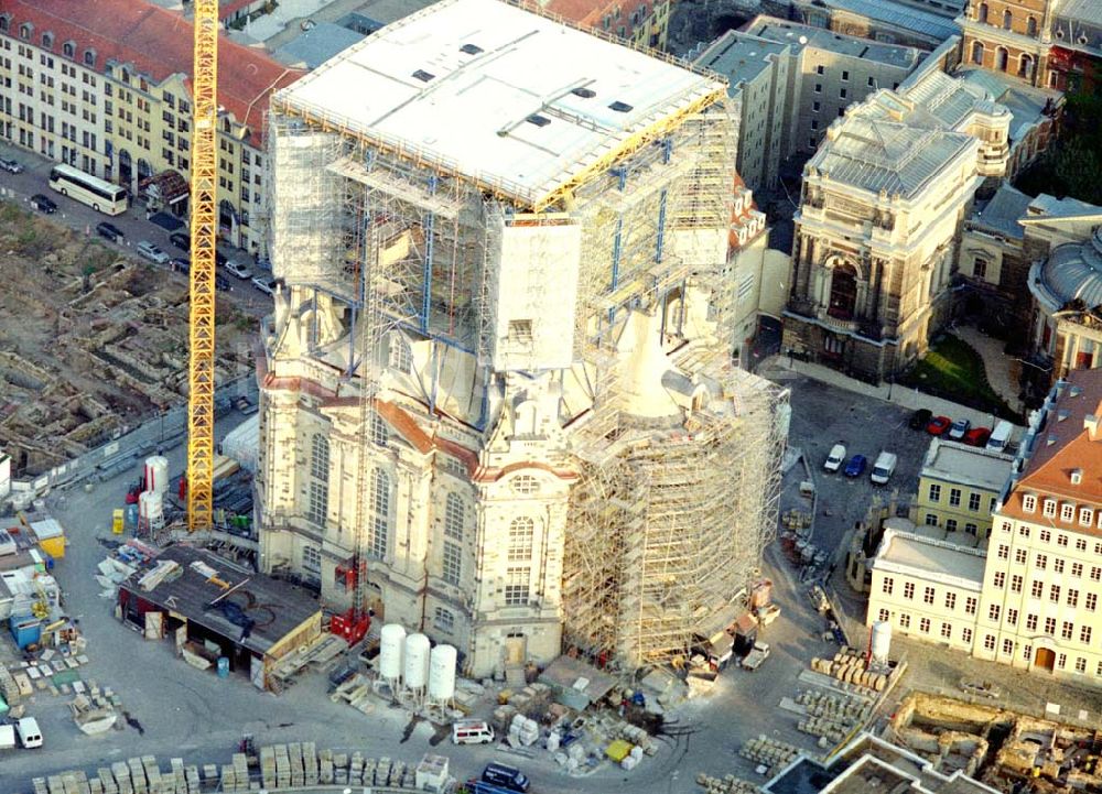 Luftaufnahme Dresden - Wiederaufbau der Dresdner Frauenkirche in der Dresdner Innenstadt 11.10.2002