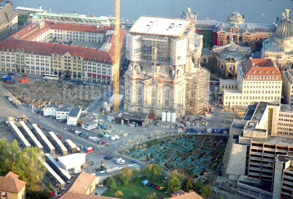 Dresden aus der Vogelperspektive: Wiederaufbau der Dresdner Frauenkirche in der Dresdner Innenstadt 11.10.2002