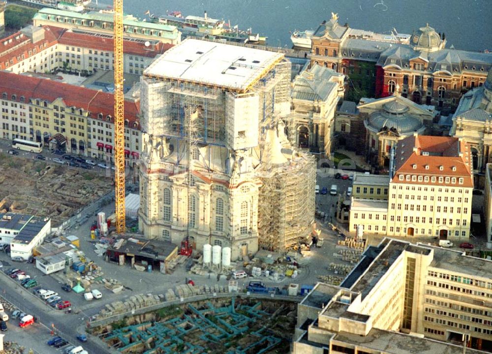 Dresden aus der Vogelperspektive: Wiederaufbau der Dresdner Frauenkirche in der Dresdner Innenstadt 11.10.2002