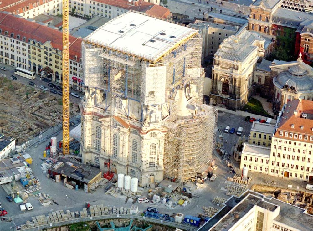 Luftbild Dresden - Wiederaufbau der Dresdner Frauenkirche in der Dresdner Innenstadt 11.10.2002