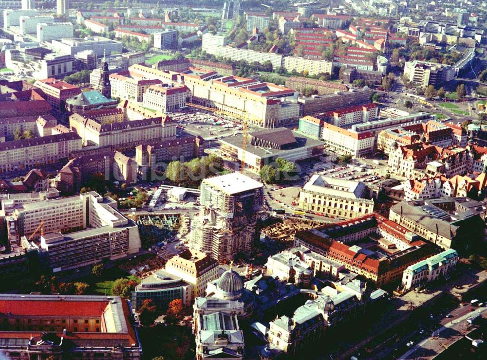 Dresden aus der Vogelperspektive: Wiederaufbau der Dresdner Frauenkirche in der Dresdner Innenstadt 11.10.2002