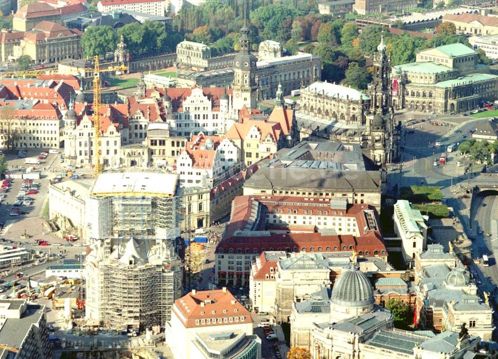 Dresden aus der Vogelperspektive: Wiederaufbau der Dresdner Frauenkirche in der Dresdner Innenstadt 11.10.2002