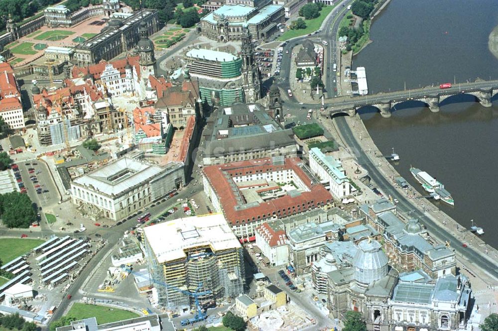 Dresden aus der Vogelperspektive: Wiederaufbau der Frauenkirche in derr Altstadt in Dresden