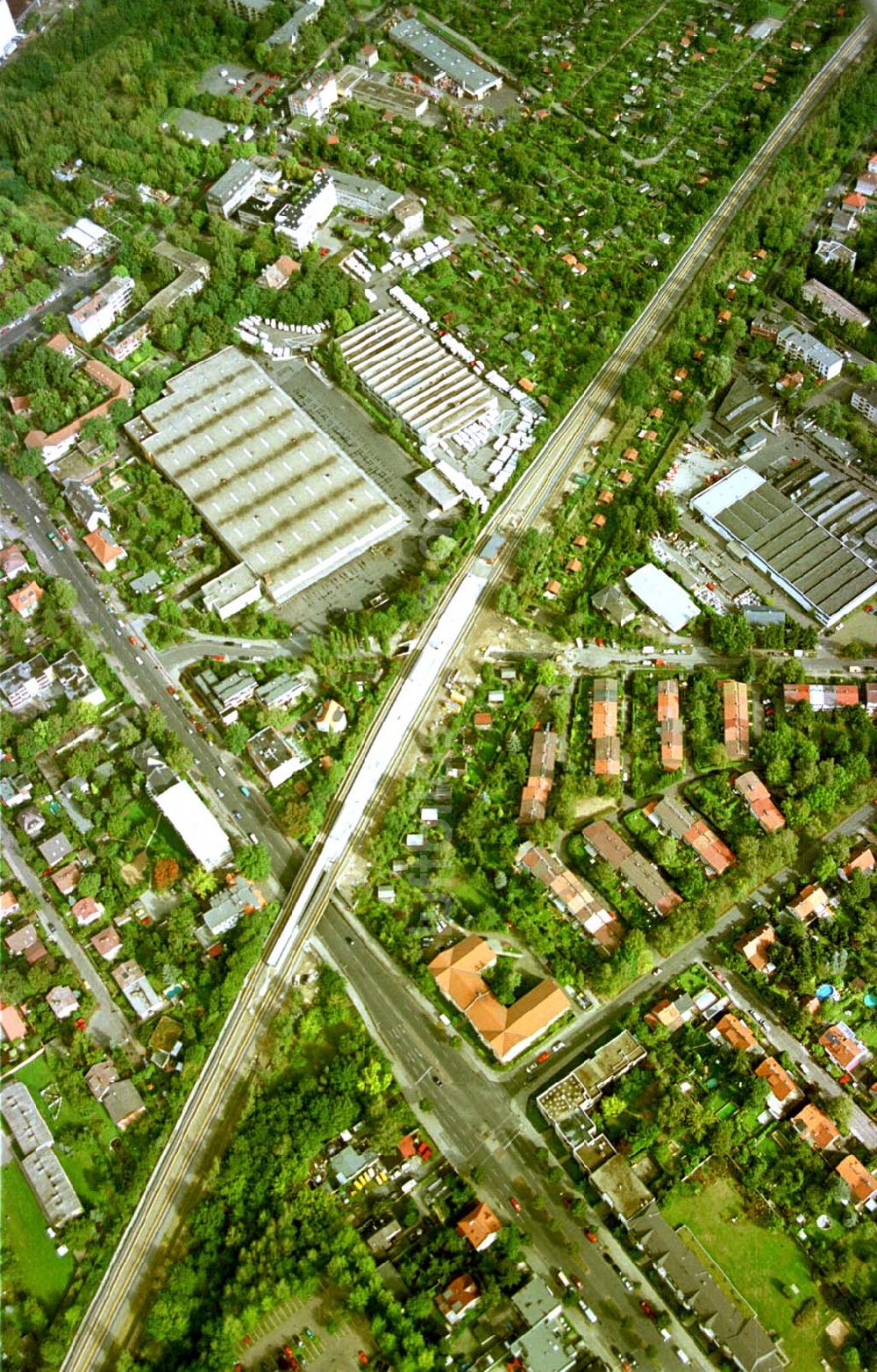 Luftbild Berlin - Lichterfelde - Wiedererrichtete S-Bahnstrecke Lichterfelde-Ost - Osdorfer Straße - Lichterfelde-Süd.